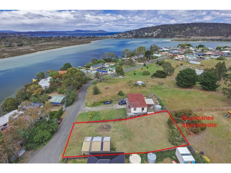 52 Erle Street, Carlton River TAS 7173
