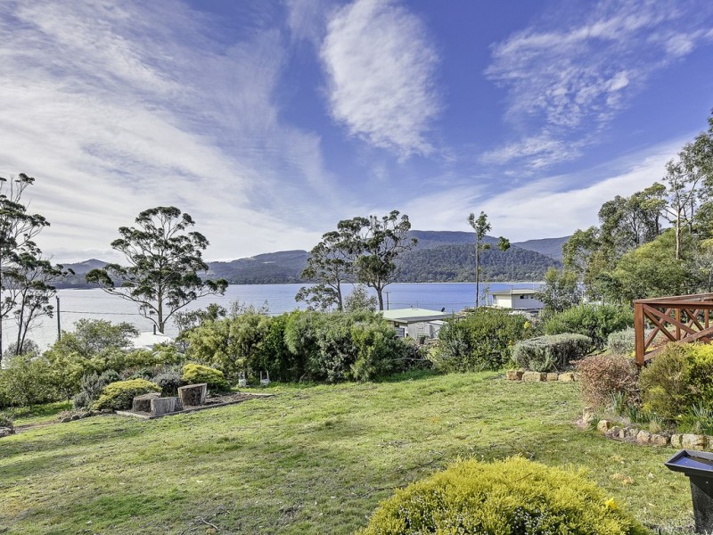 2 Spaulding Street, White Beach TAS 7184