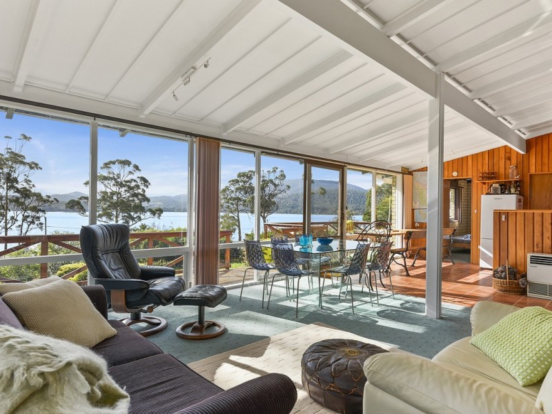 2 Spaulding Street, White Beach TAS 7184