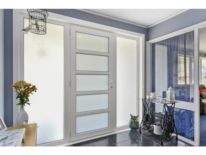 32 Henley Street, Lindisfarne TAS 7015