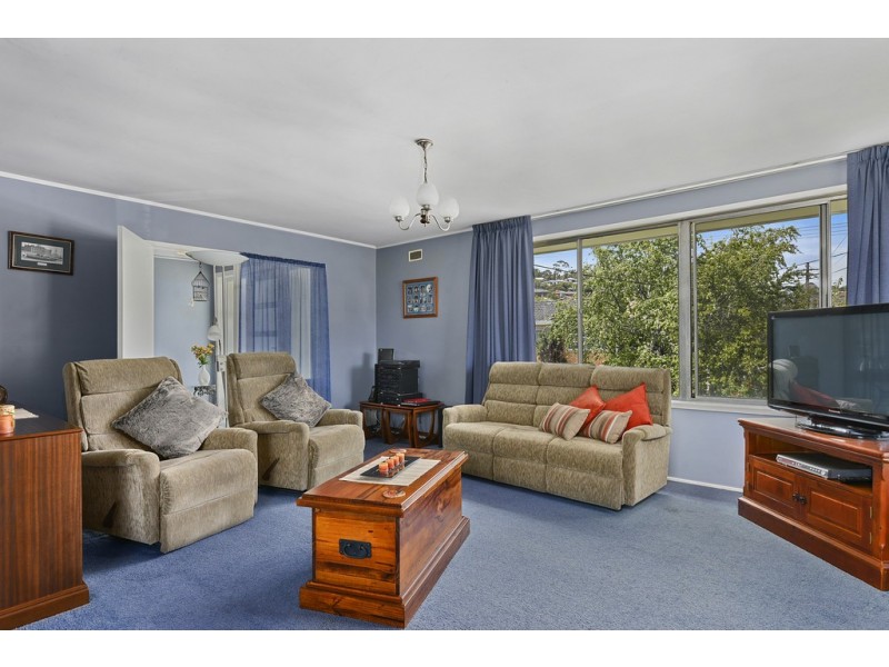 32 Henley Street, Lindisfarne TAS 7015