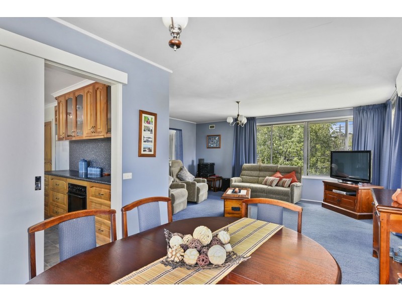 32 Henley Street, Lindisfarne TAS 7015
