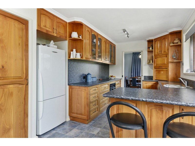 32 Henley Street, Lindisfarne TAS 7015
