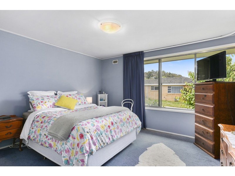 32 Henley Street, Lindisfarne TAS 7015