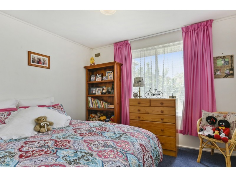 32 Henley Street, Lindisfarne TAS 7015