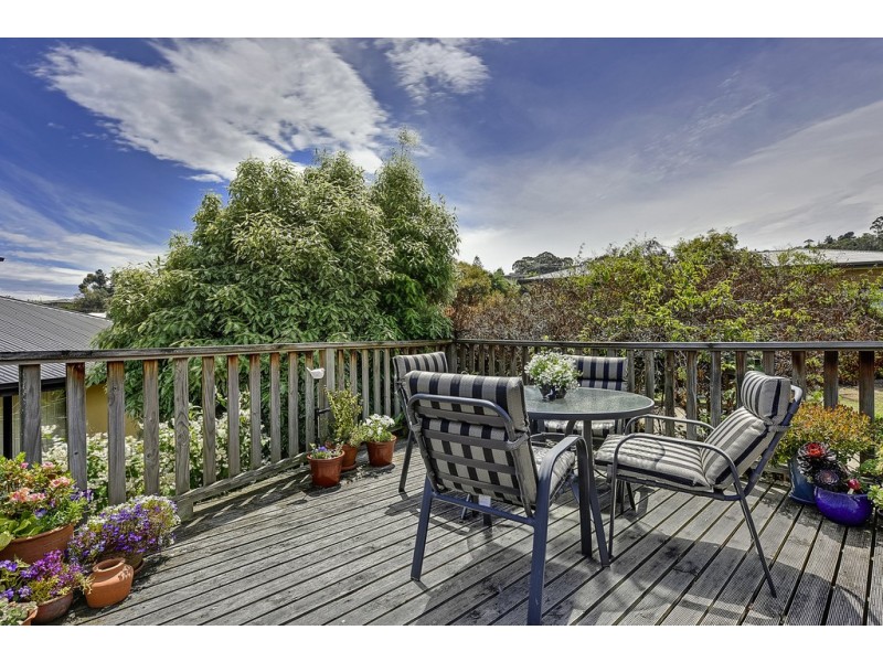 32 Henley Street, Lindisfarne TAS 7015