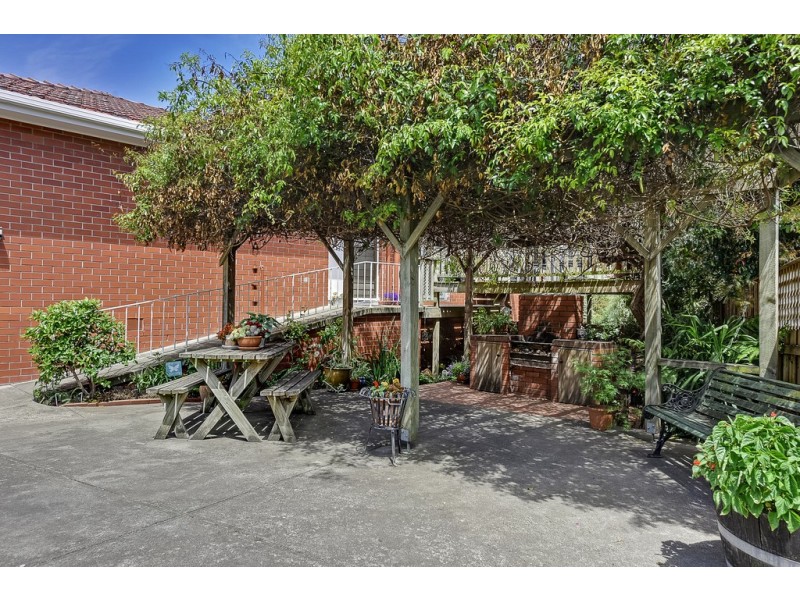32 Henley Street, Lindisfarne TAS 7015