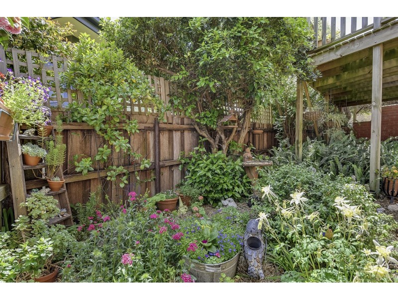32 Henley Street, Lindisfarne TAS 7015