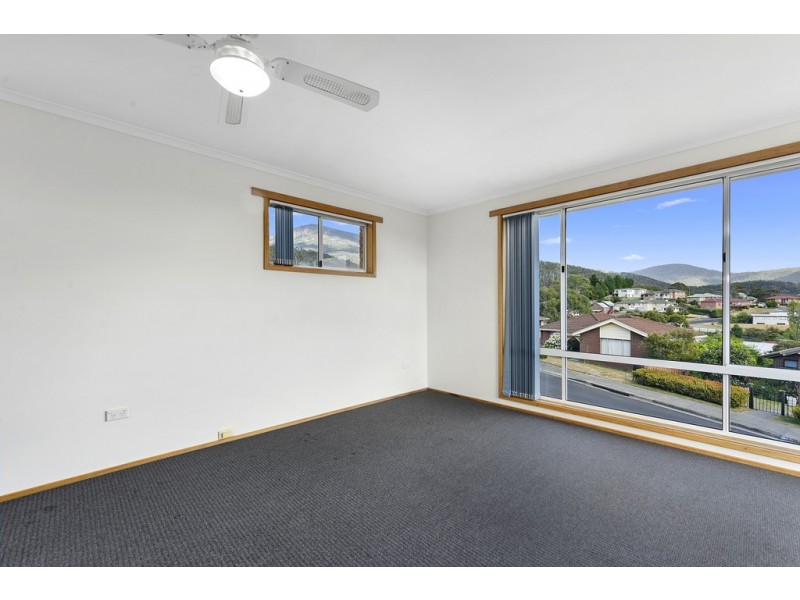 7 Lighton Way, Lenah Valley TAS 7008