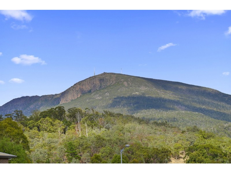 7 Lighton Way, Lenah Valley TAS 7008