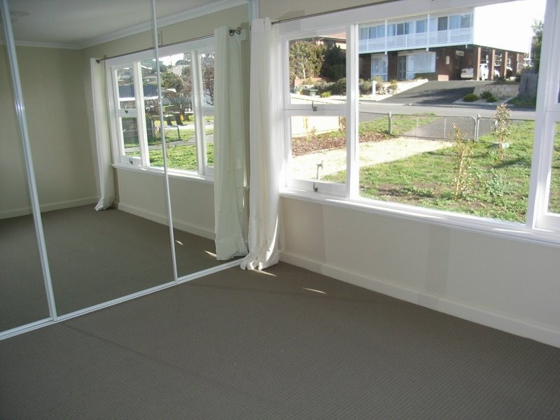 33 Third Avenue, Midway Point TAS 7171