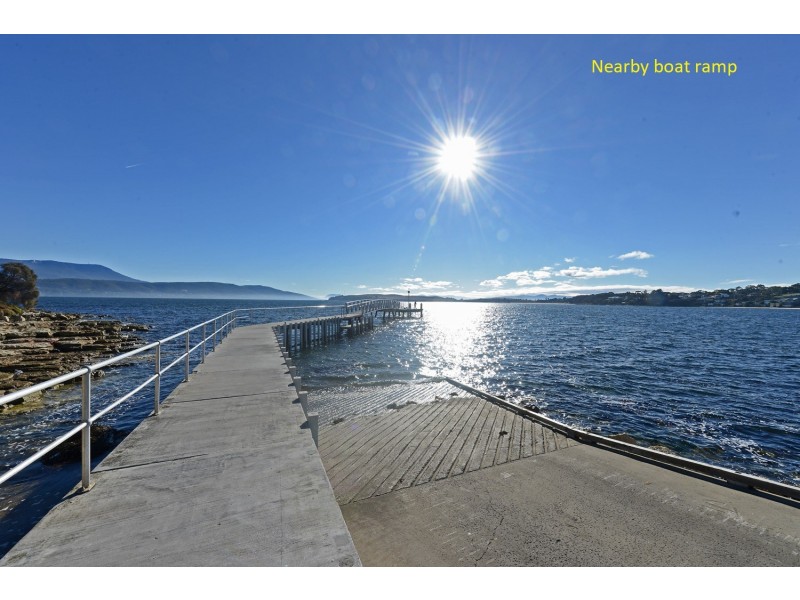10 Pier Road, Opossum Bay TAS 7023