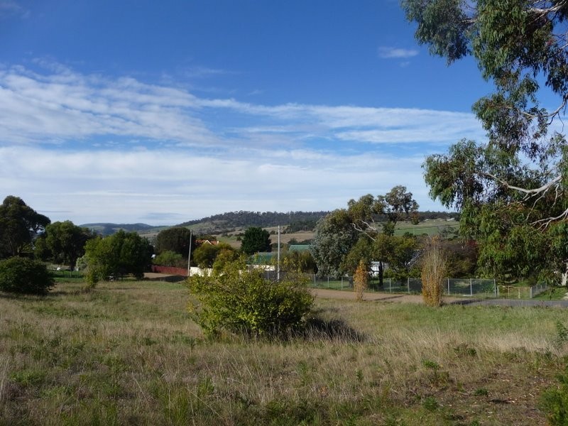 28 Erle Street, Carlton River TAS 7173