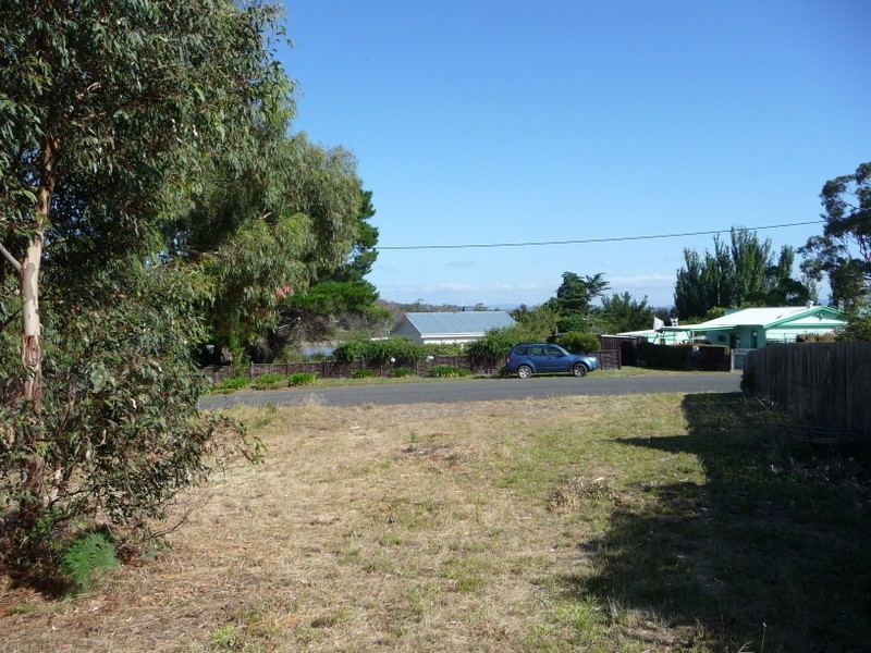 28 Erle Street, Carlton River TAS 7173