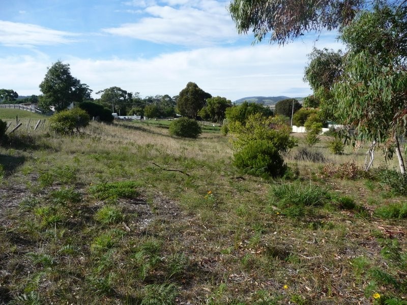 28 Erle Street, Carlton River TAS 7173