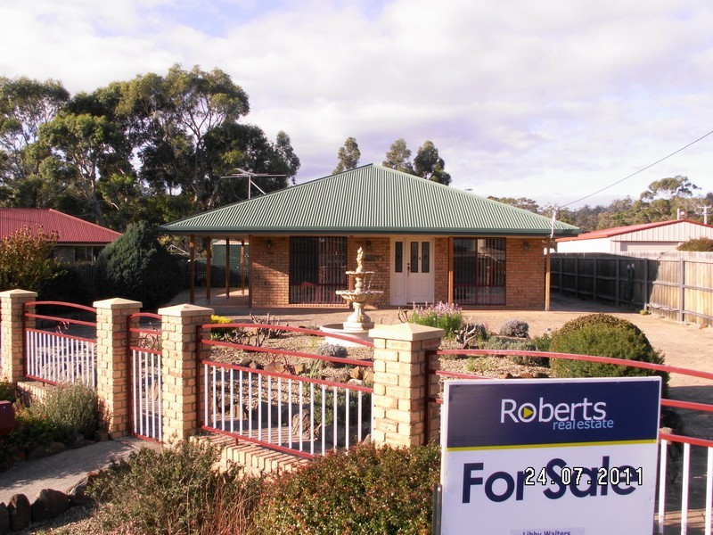 24  Sandy Point Avenue, Dodges Ferry TAS 7173