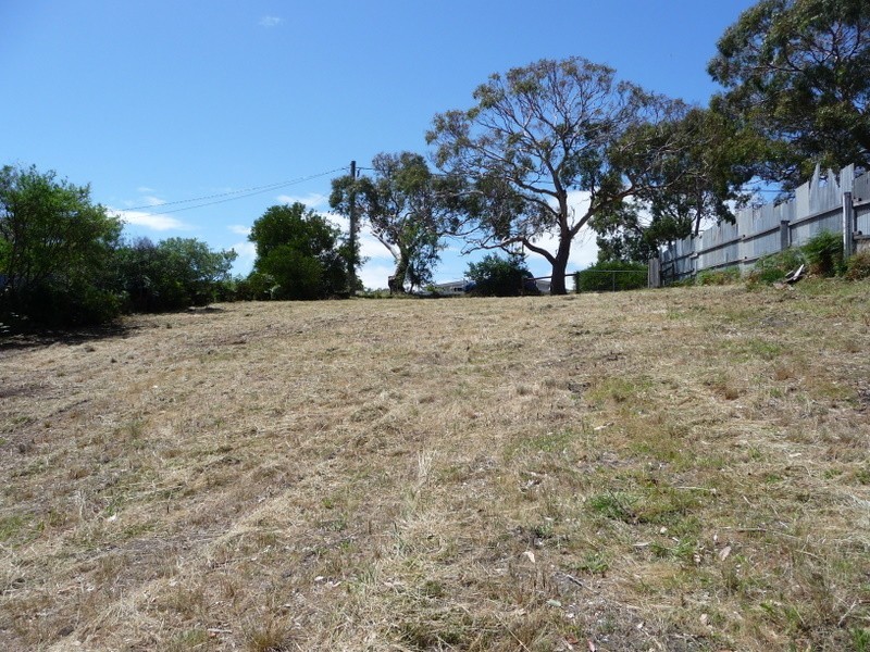 8 Erle Street West, Carlton River TAS 7173