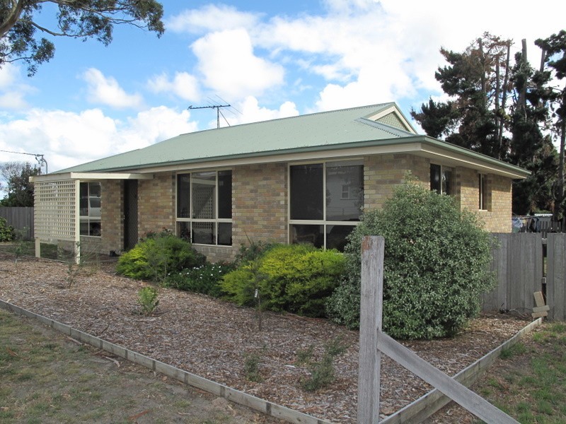 9 Eighth Avenue, Dodges Ferry TAS 7173