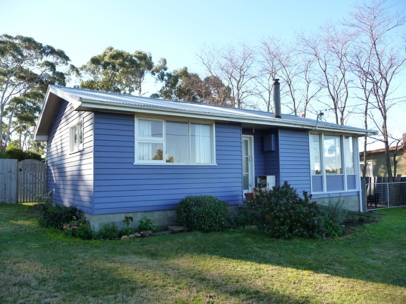 6 Erle Street, Carlton River TAS 7173