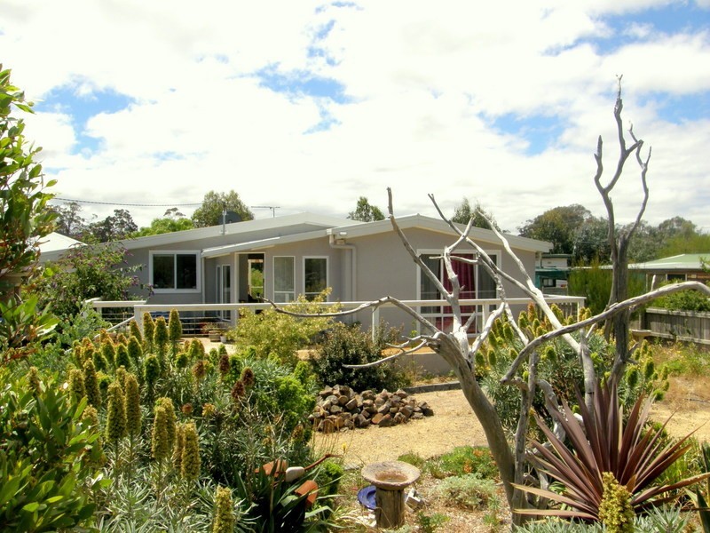 5 Erle Street West, Carlton River TAS 7173