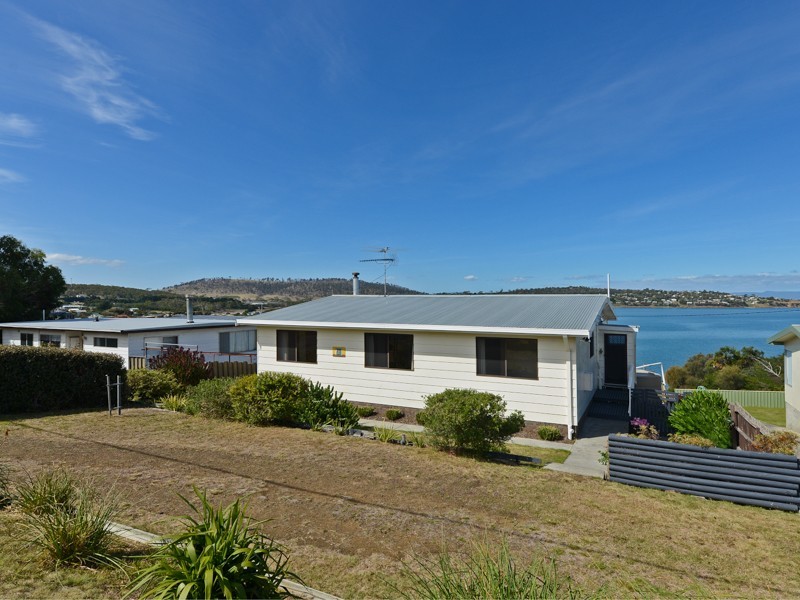 17 Carlton Bluff Road, Primrose Sands TAS 7173