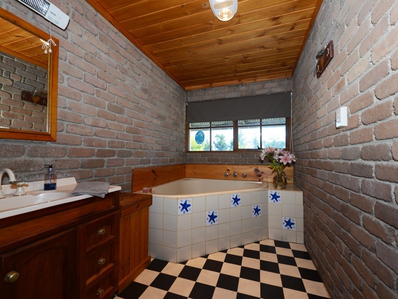 182 Shark Point Road, Penna TAS 7171