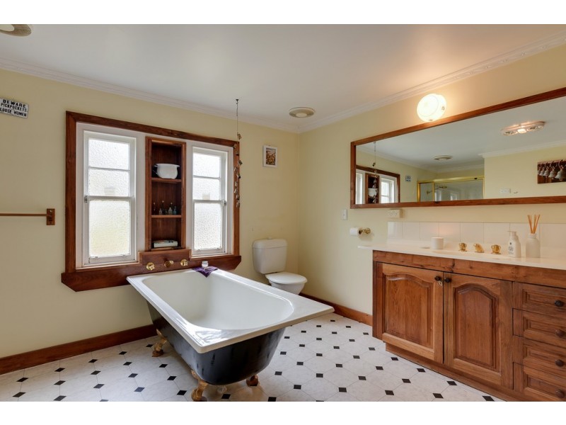 120 Arthur Highway, Dunalley TAS 7177