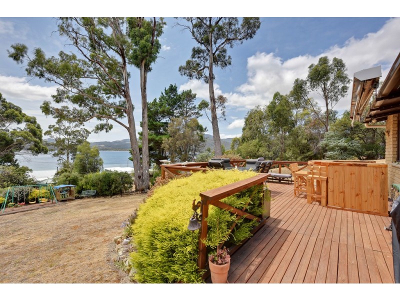 2 Spaulding Street, White Beach TAS 7184