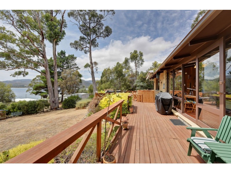 2 Spaulding Street, White Beach TAS 7184
