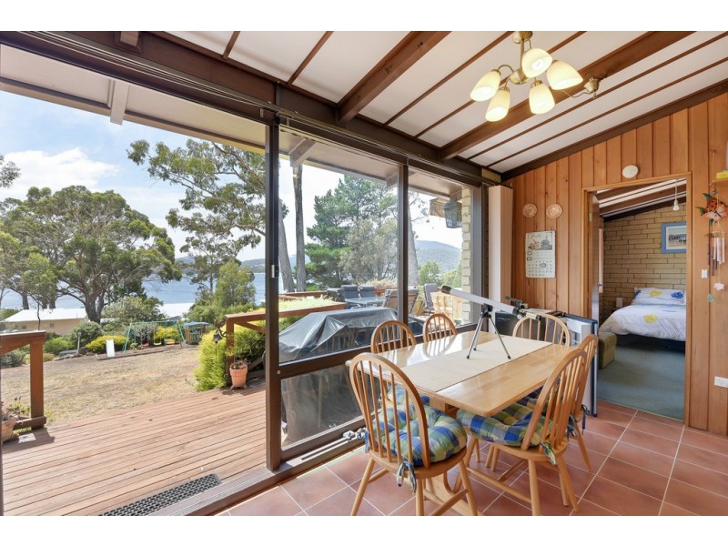 2 Spaulding Street, White Beach TAS 7184