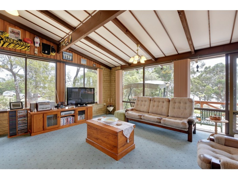 2 Spaulding Street, White Beach TAS 7184