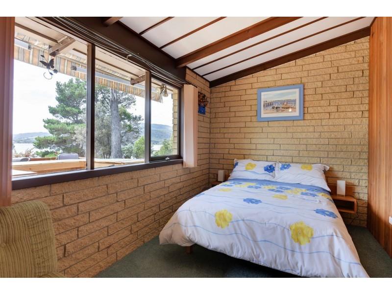 2 Spaulding Street, White Beach TAS 7184