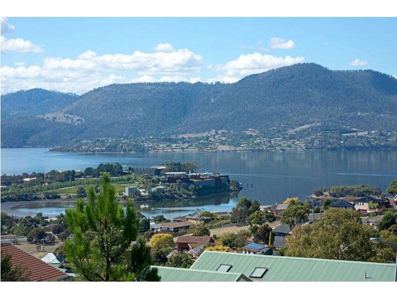 18 Nathan Street, Berriedale TAS 7011