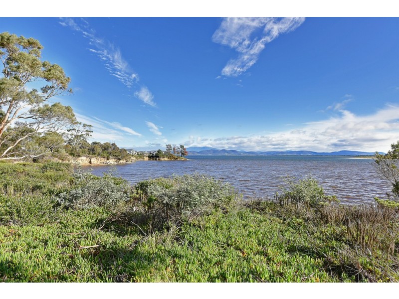 17 First Avenue, Dodges Ferry TAS 7173