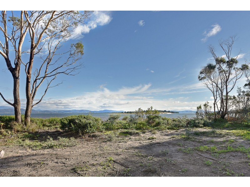 17 First Avenue, Dodges Ferry TAS 7173
