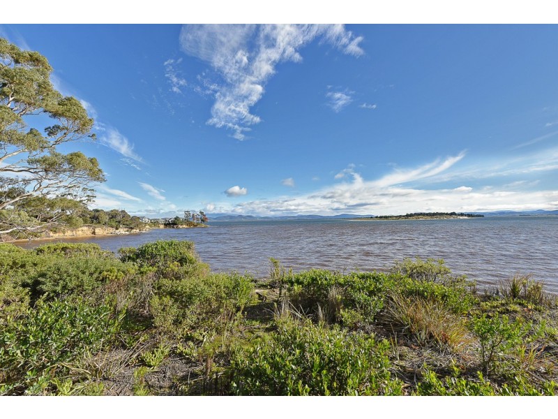 17 First Avenue, Dodges Ferry TAS 7173