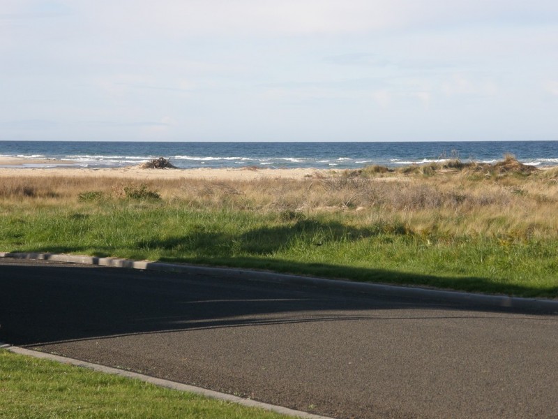 8 Dune Street, Scamander TAS 7215