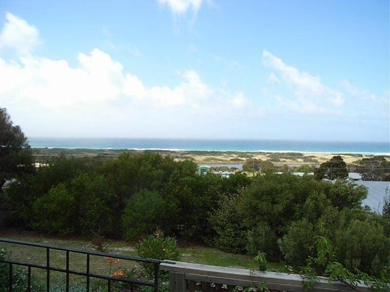 10 Targett Street, Scamander TAS 7215