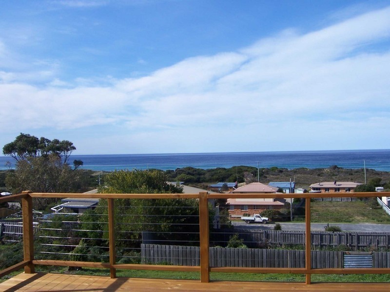 35 Seaview Ave, Beaumaris TAS 7215