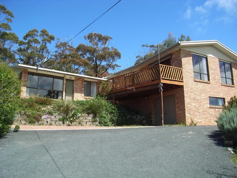 186 Main Road, Binalong Bay TAS 7216