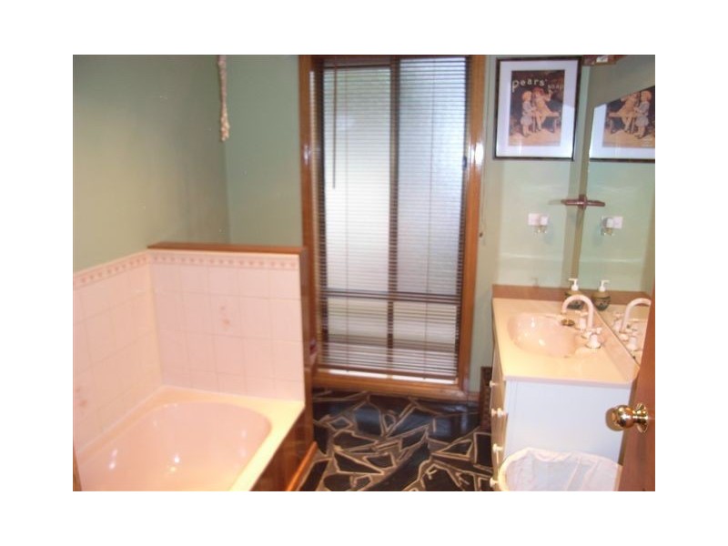 18 Highcrest Ave, Binalong Bay TAS 7216