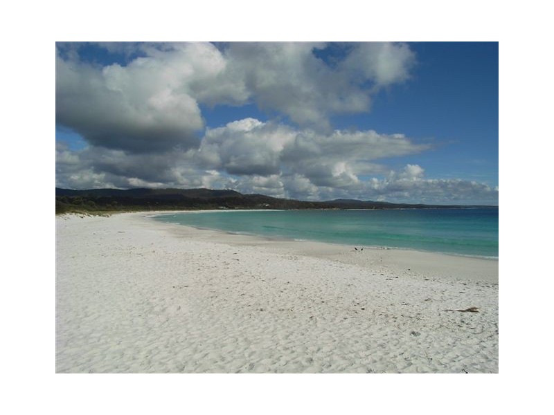 18 Highcrest Ave, Binalong Bay TAS 7216