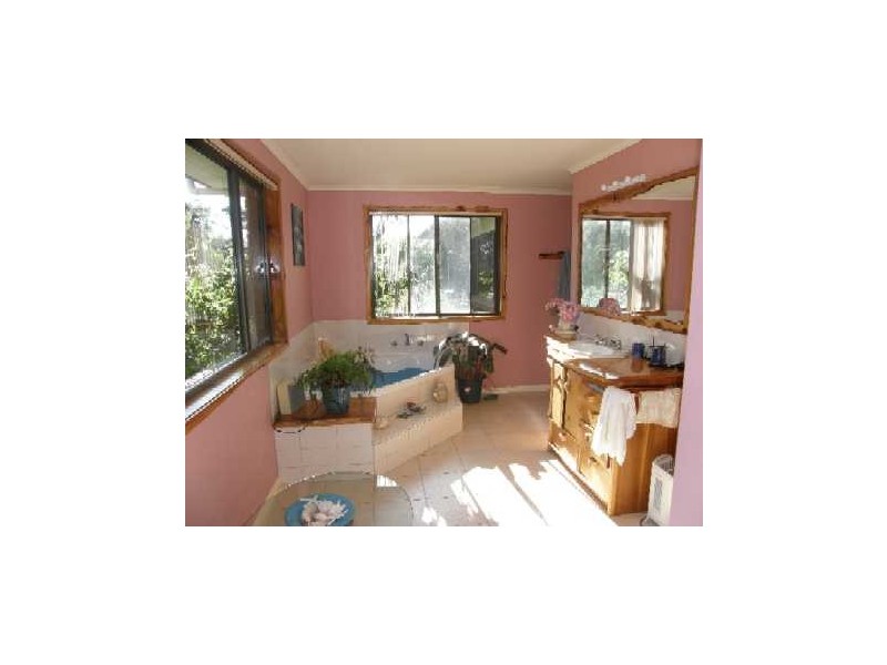 21424 Tasman Highway, Chain Of Lagoons TAS 7215