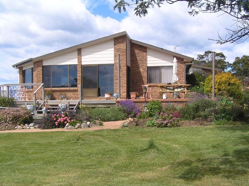 21424 Tasman Highway, Chain Of Lagoons TAS 7215