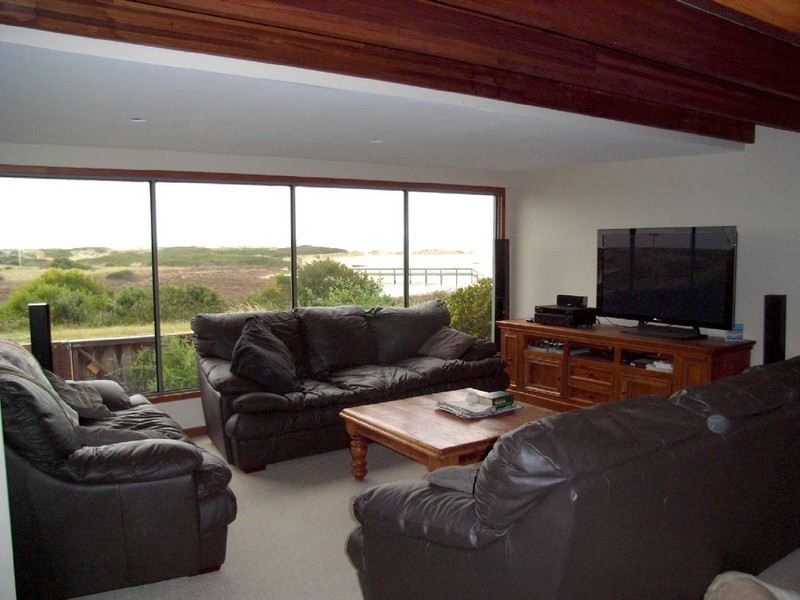 2 Lagoon Esplanade, Scamander TAS 7215