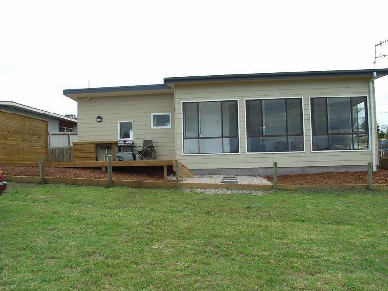 9 Halcyon Grove, St Helens TAS 7216