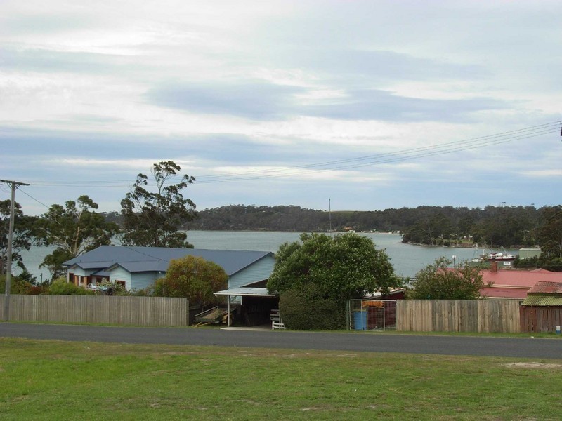 9 Halcyon Grove, St Helens TAS 7216