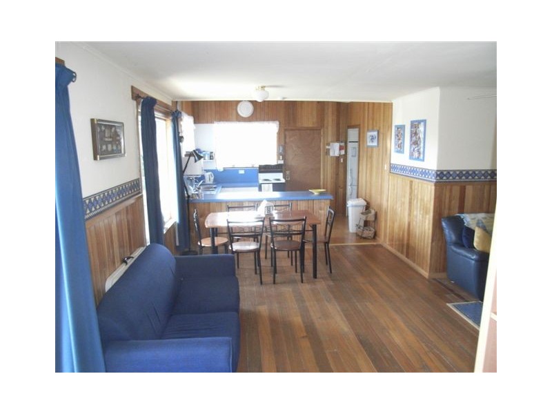 128 Main Road, Binalong Bay TAS 7216