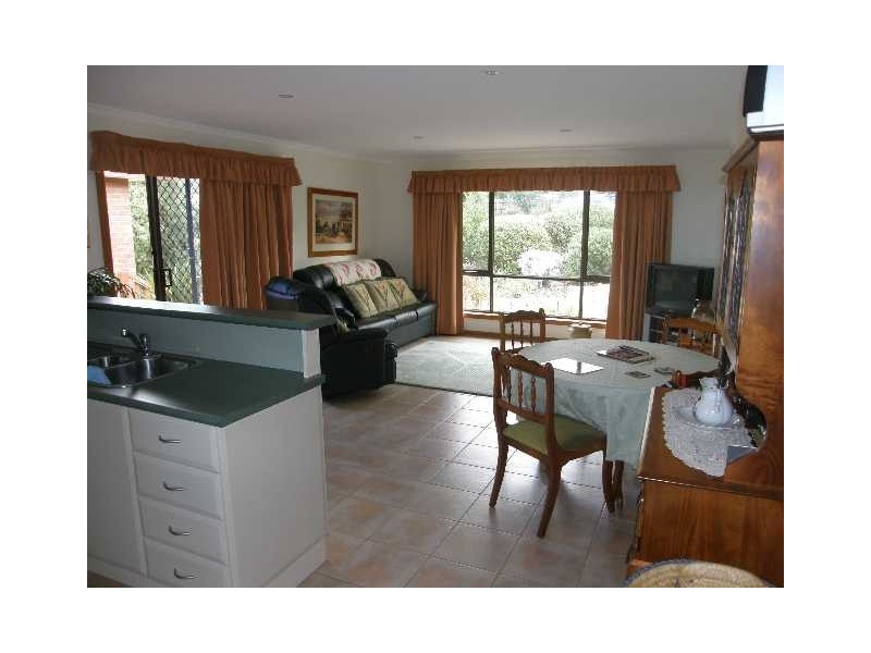 8 Targett Street, Scamander TAS 7215