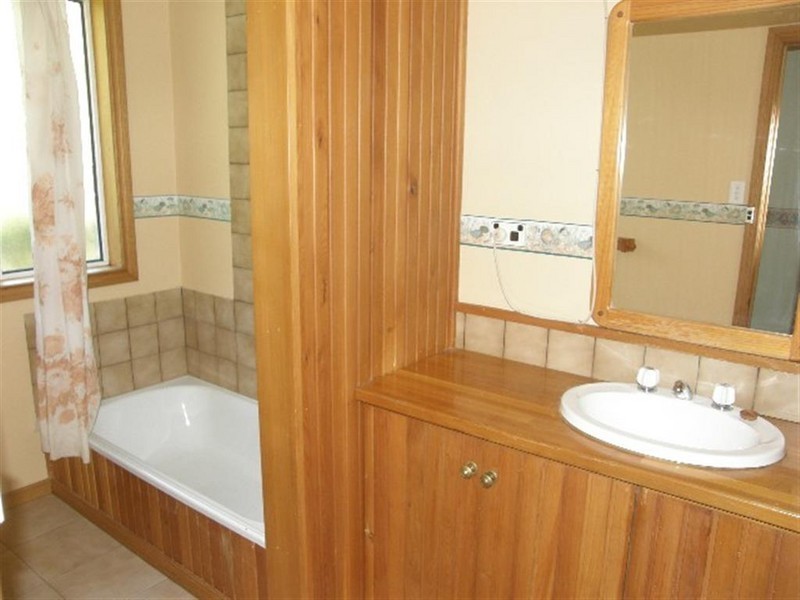 8 Cray Court, Binalong Bay TAS 7216